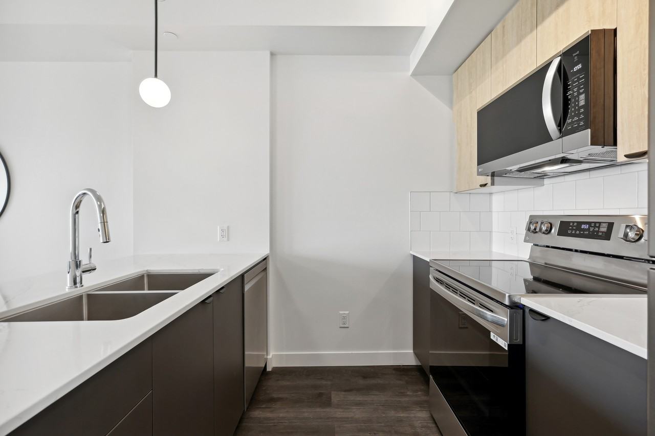 River's Edge - Photo 3 of 50