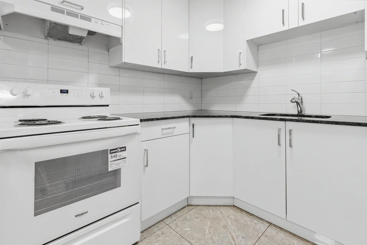 Ekota Manor - Photo 2 of 8