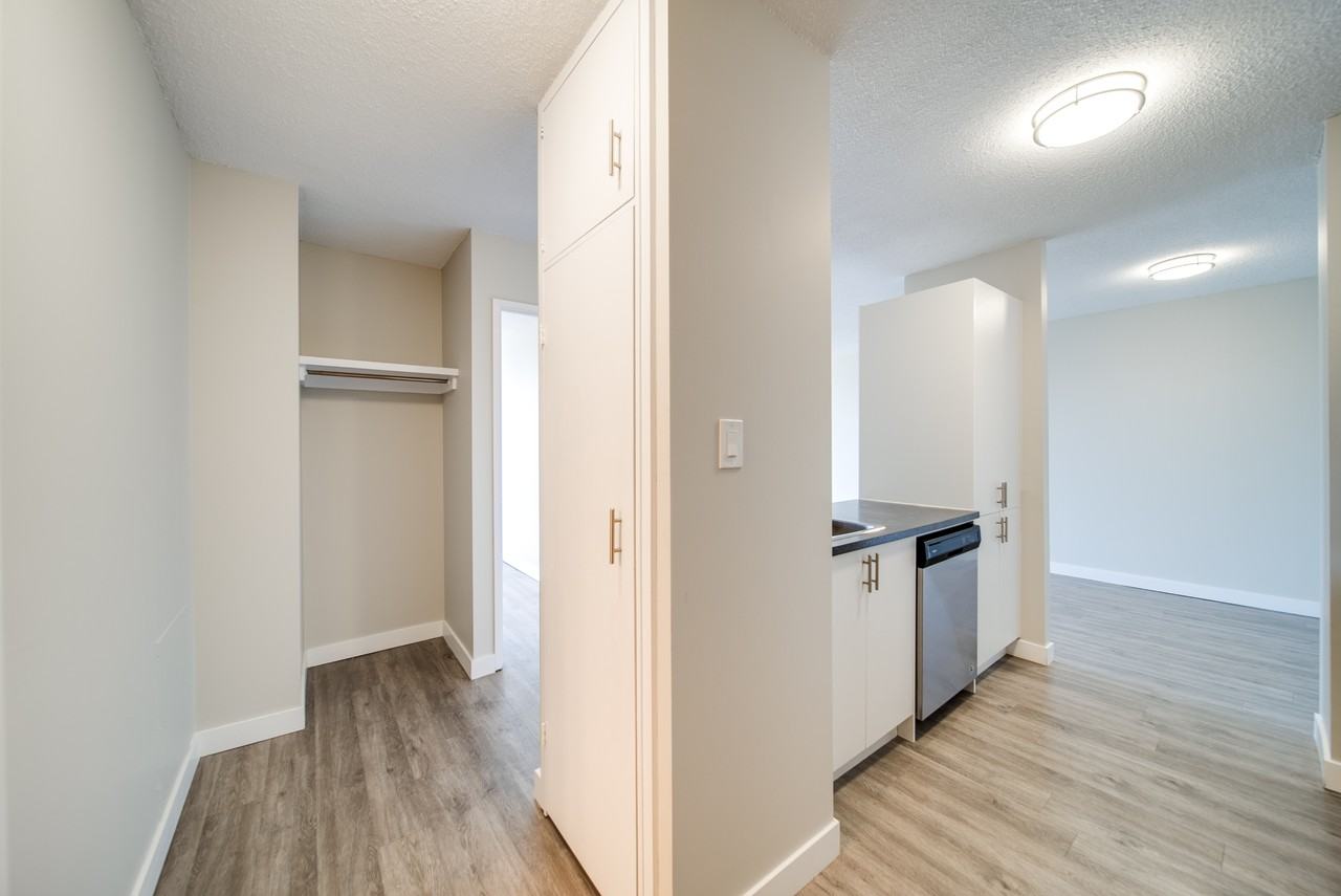 York Tower - Photo 3 of 9