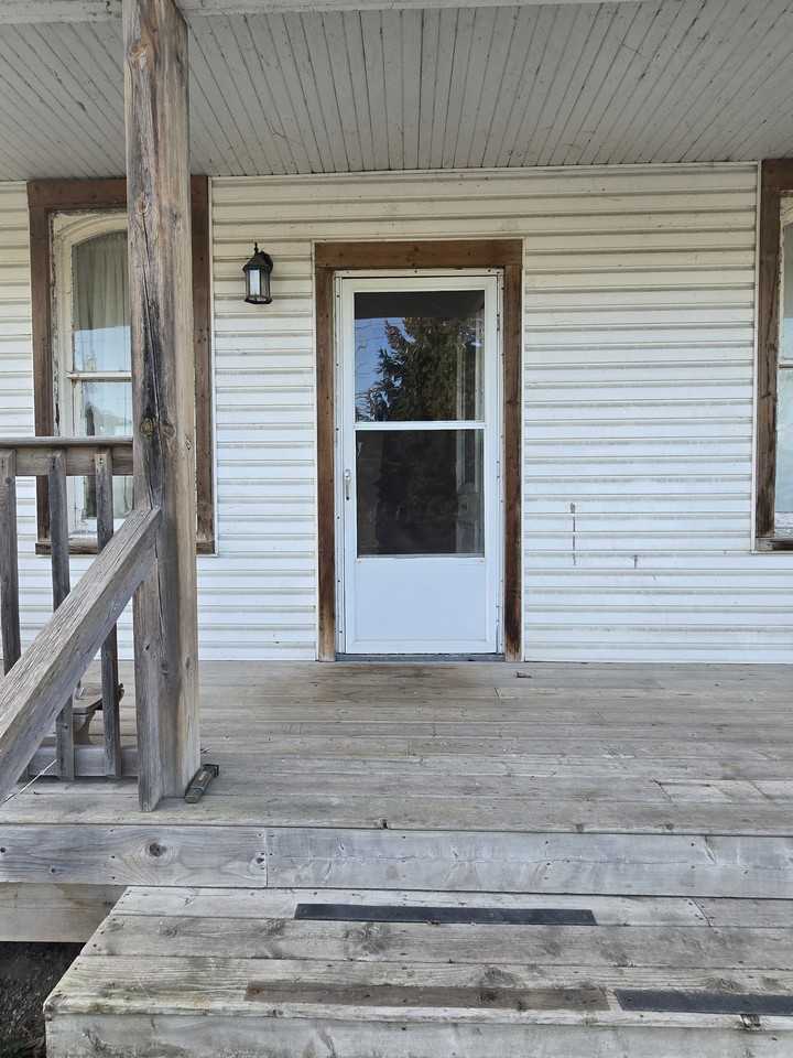 11507 Queen Street Inkerman ON - Photo 3 of 32