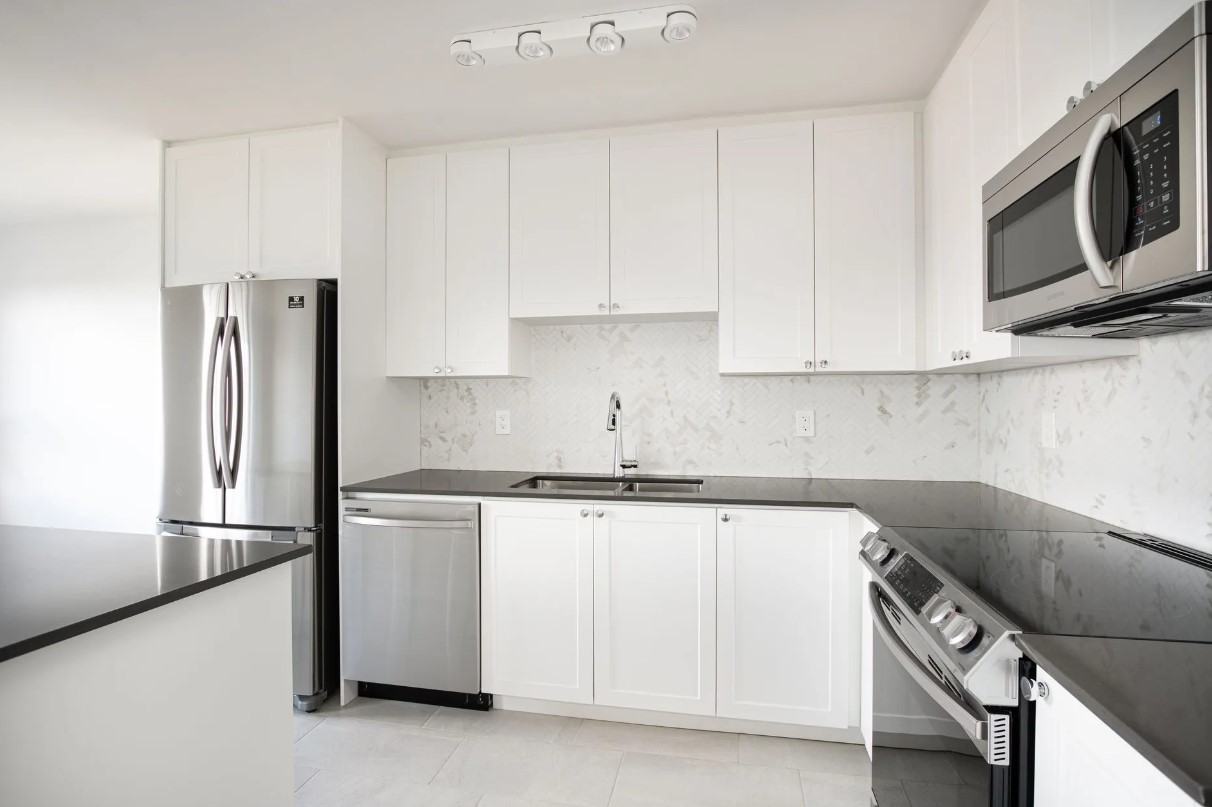 7411 & 7433 Yonge St. and 20 & 30 Clarke Ave - Photo 3 of 11