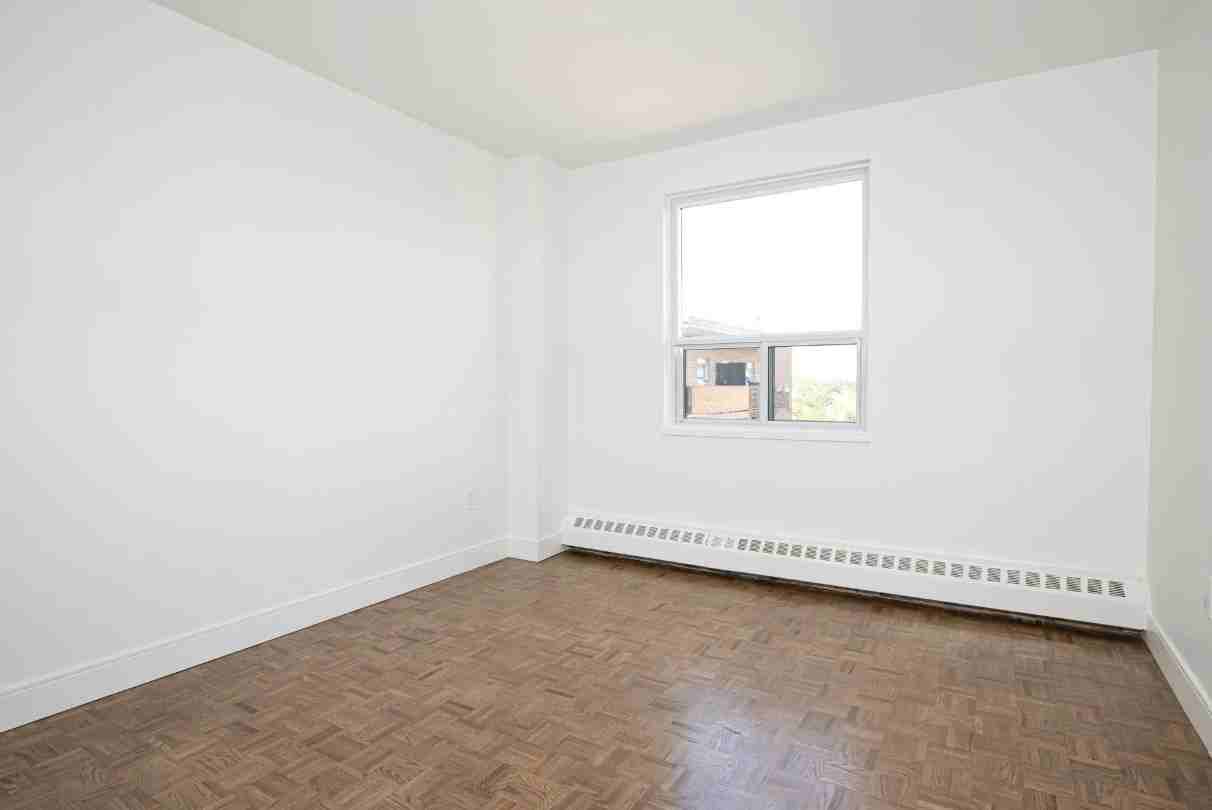 7411 & 7433 Yonge St. and 20 & 30 Clarke Ave - Photo 6 of 11