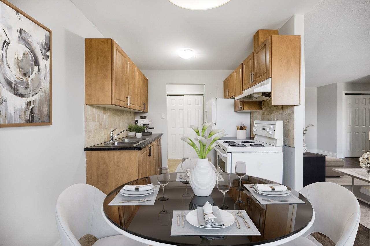 520 Woodlawn Road East - Photo 5 of 10