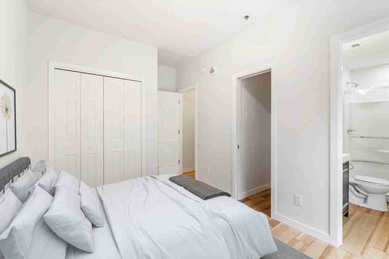 260 Wellington Crescent - Photo 7 of 50