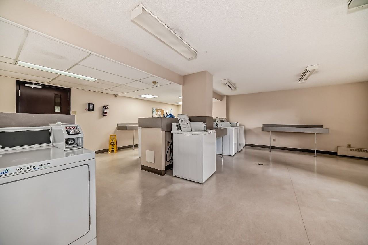 924 14 Ave Sw - Photo 3 of 30