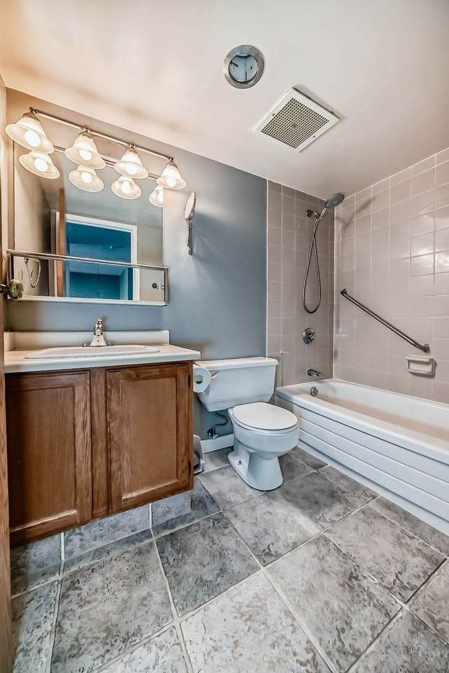 924 14 Ave Sw - Photo 5 of 30