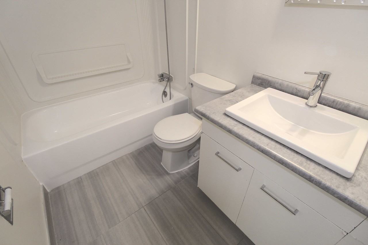 Avonhurst 3525 - Photo 3 of 7