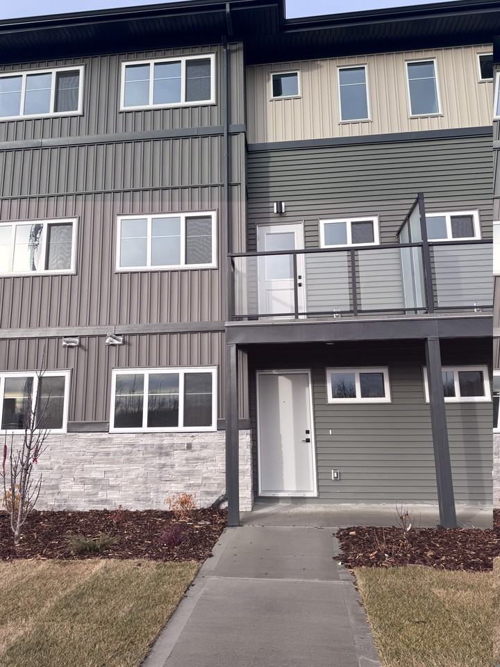 15864 28 Ave Sw - Photo 2 of 50