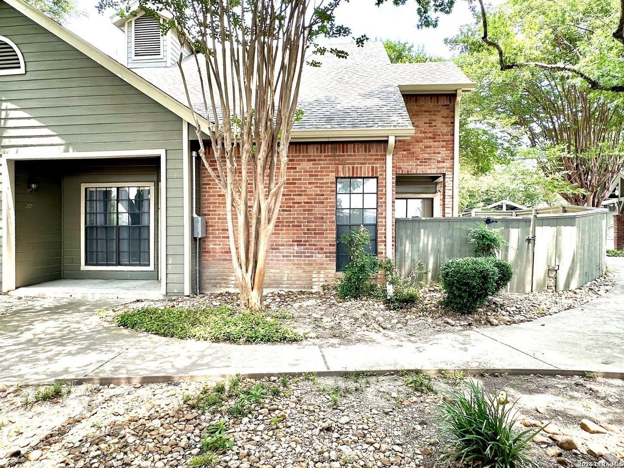 39 Chapel Hill Cir - Photo 2 of 12