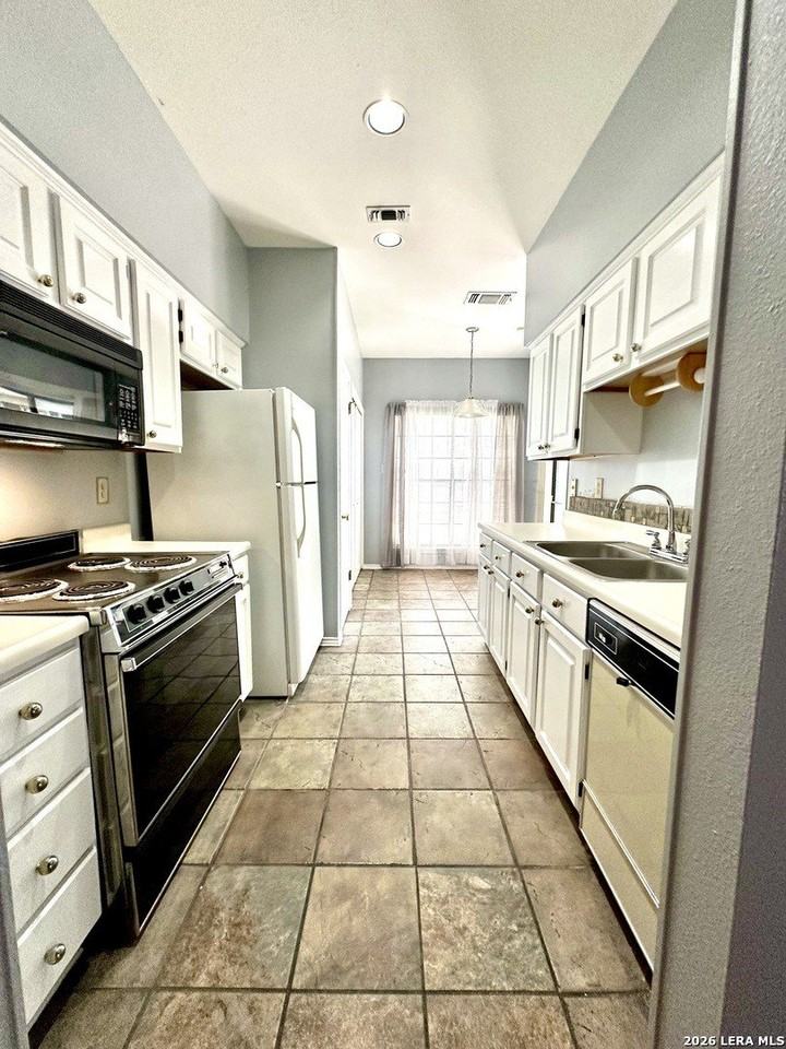 39 Chapel Hill Cir - Photo 4 of 12