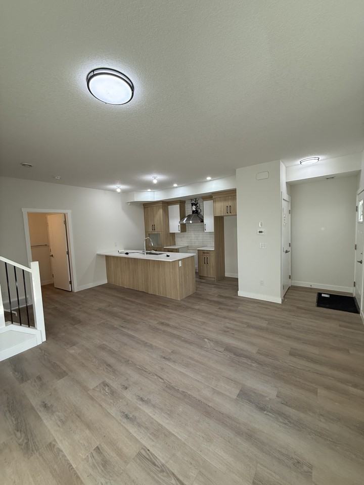 Brand New 3 Bed / 2.5 Bath Upper Unit with Garage Parking and 1 month free rent - Photo 3 of 20