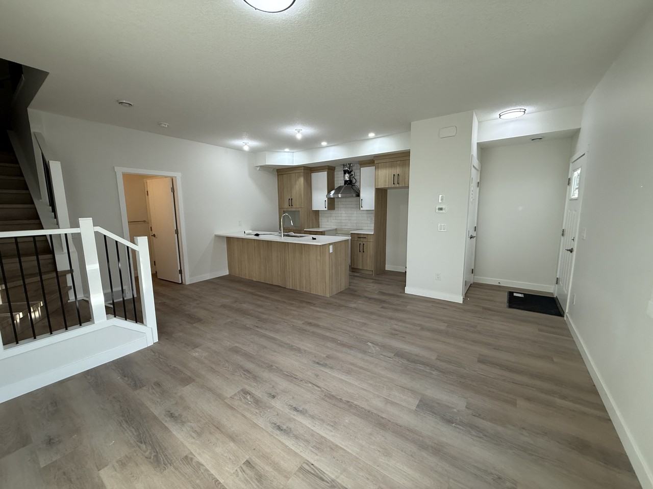 Brand New 3 Bed / 2.5 Bath Upper Unit with Garage Parking and 1 month free rent - Photo 4 of 20