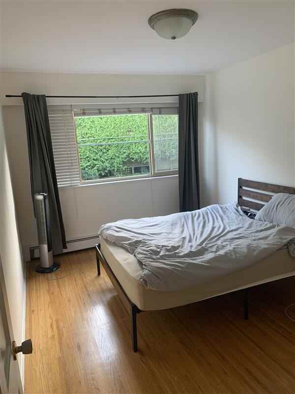 Gauntlett Manor - Photo 5 of 13