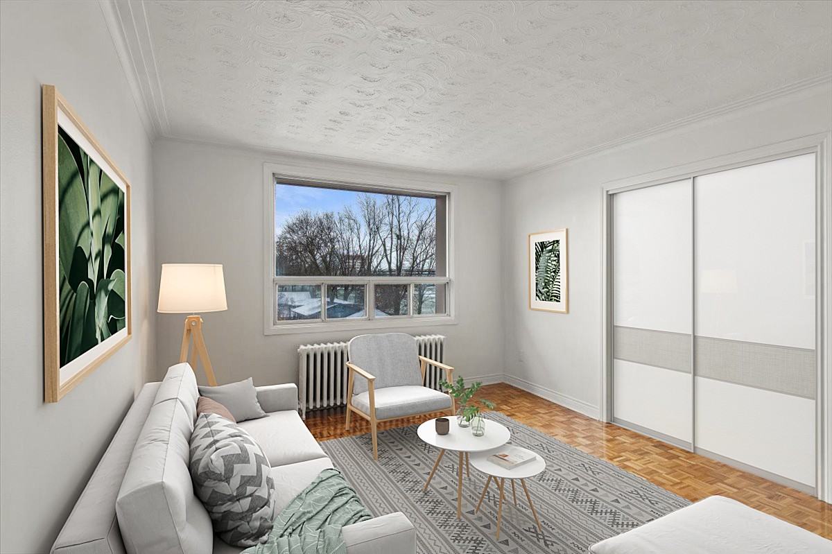 496/498 Simcoe Street North - Photo 3 of 10