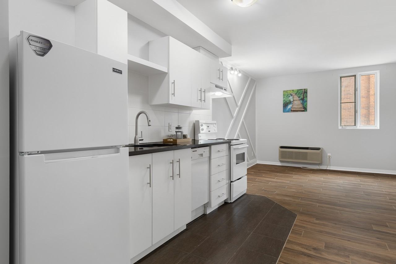 486 Albert St - Photo 2 of 50