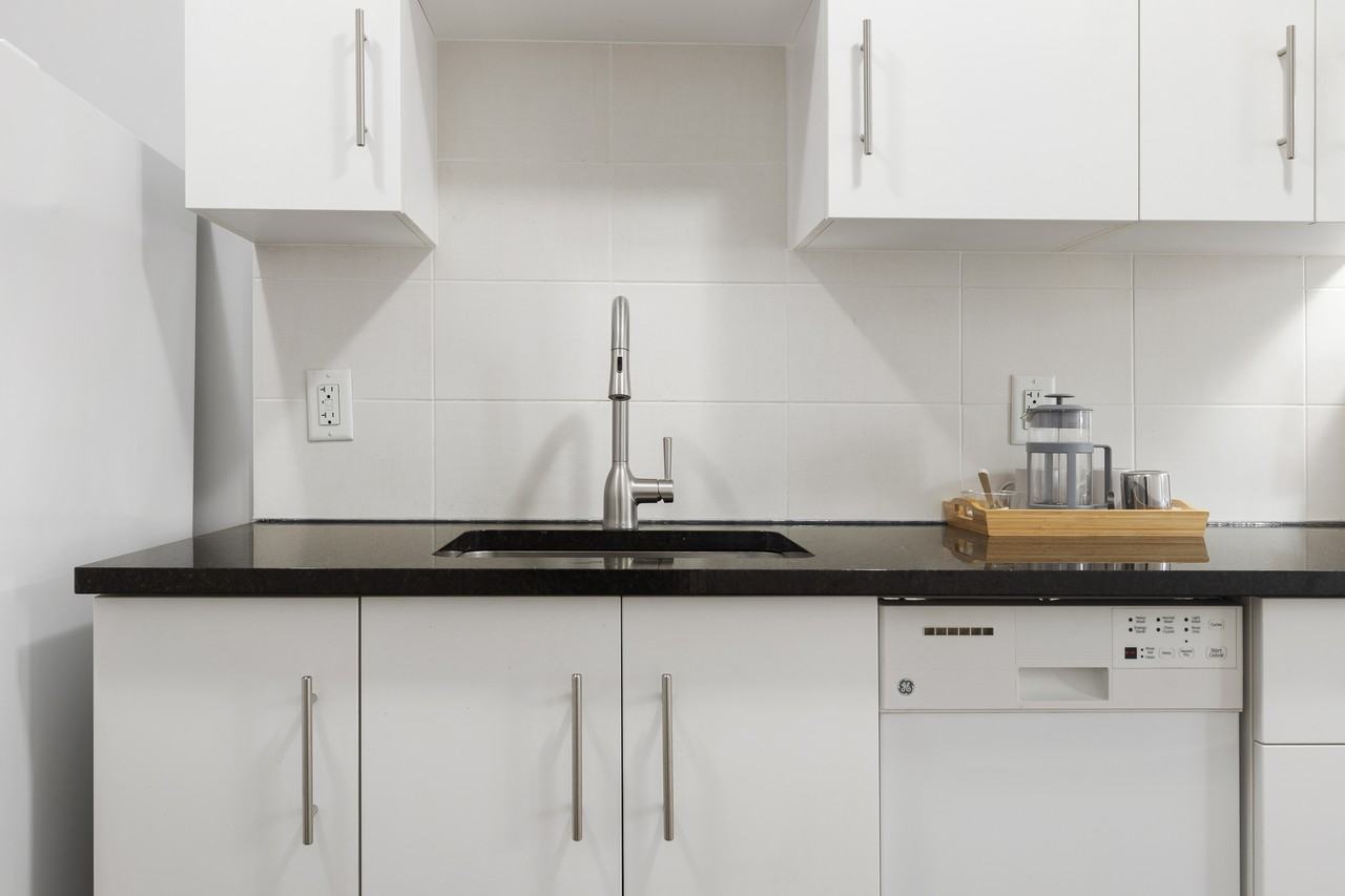 486 Albert St - Photo 4 of 50