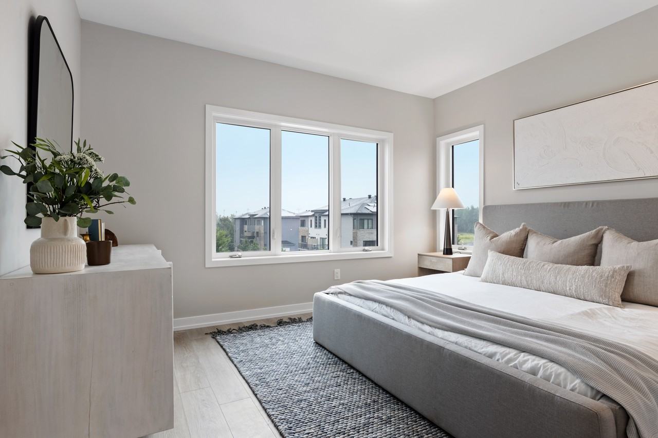 Longfields Square 2 - Photo 3 of 9