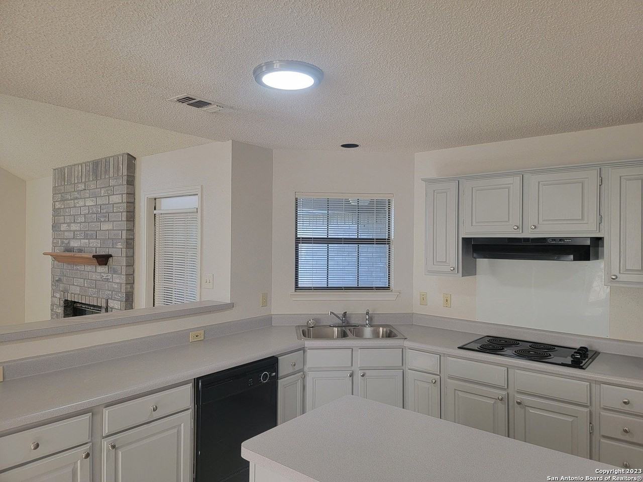 1406 Lightstone Dr - Photo 5 of 32