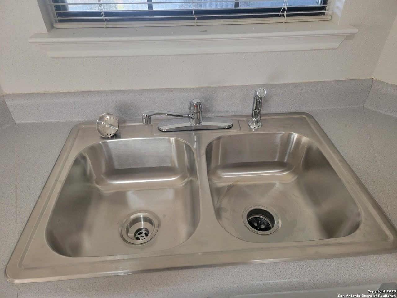 1406 Lightstone Dr - Photo 6 of 32