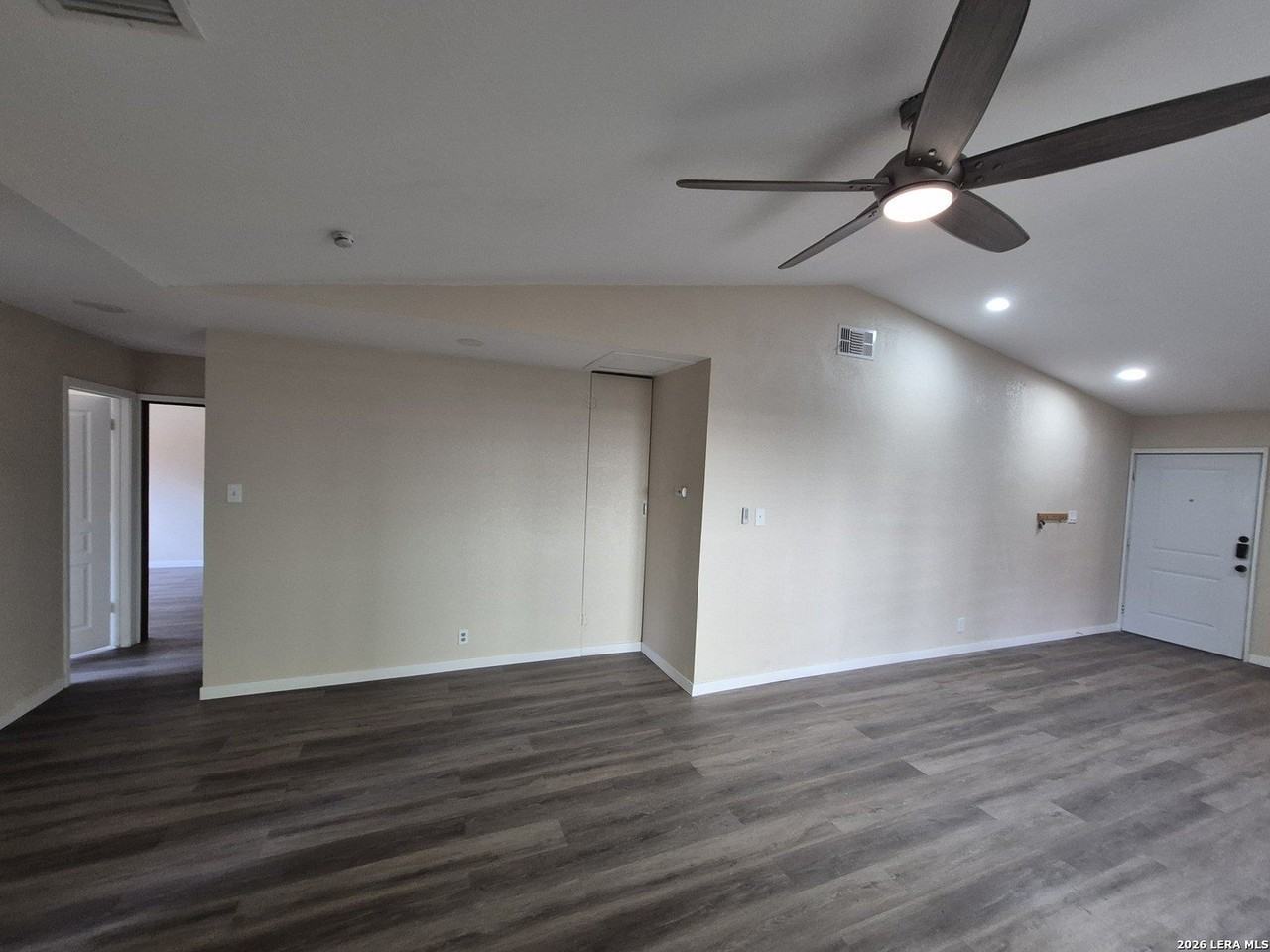 4018 Sunrise Cove Dr - Photo 7 of 39