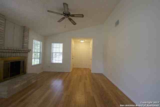 328 Bentwood Dr - Photo 3 of 23