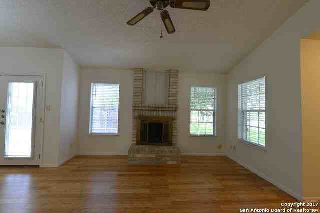 328 Bentwood Dr - Photo 4 of 23