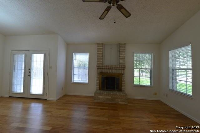 328 Bentwood Dr - Photo 5 of 23