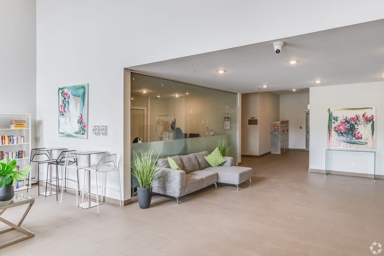 Greyson - Photo 5 of 12