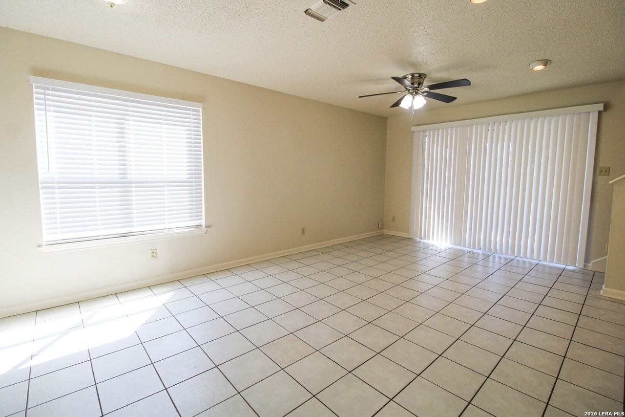 949 Schertz Pkwy - Photo 3 of 27