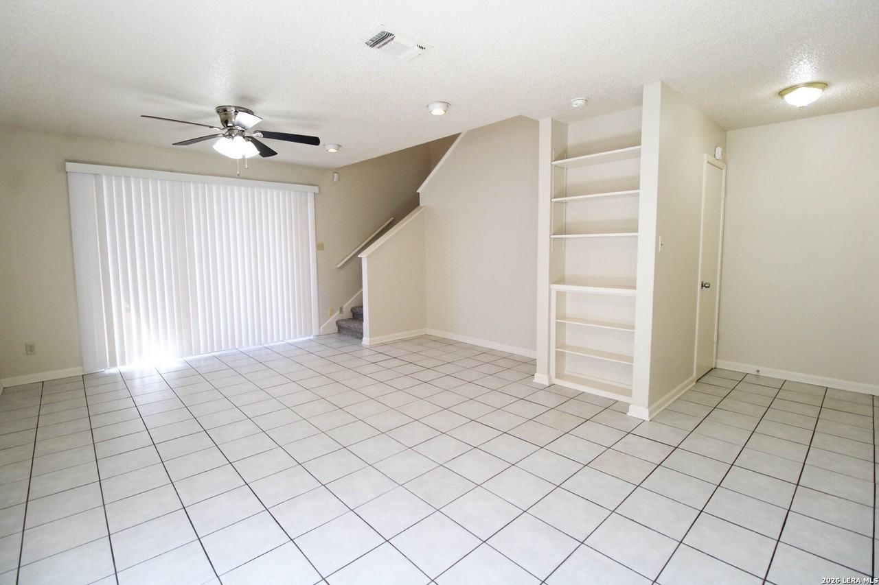 949 Schertz Pkwy - Photo 4 of 27