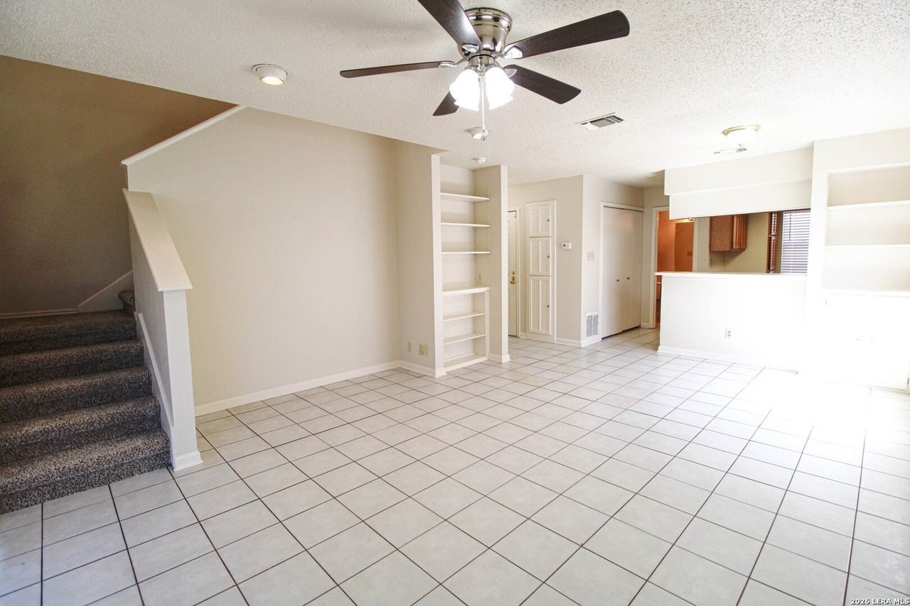 949 Schertz Pkwy - Photo 5 of 27