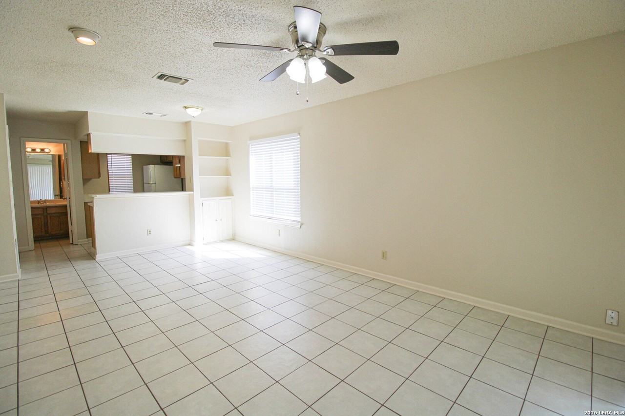 949 Schertz Pkwy - Photo 6 of 27