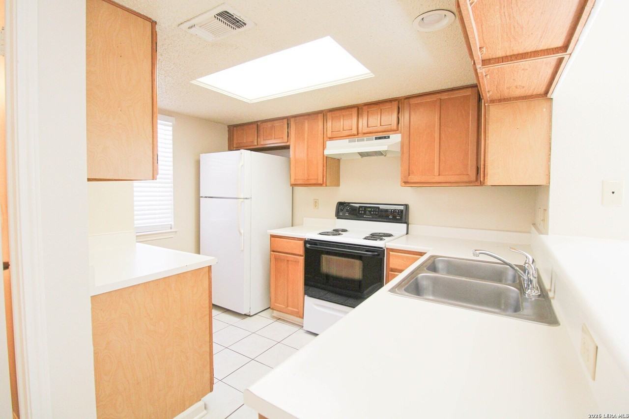 949 Schertz Pkwy - Photo 7 of 27