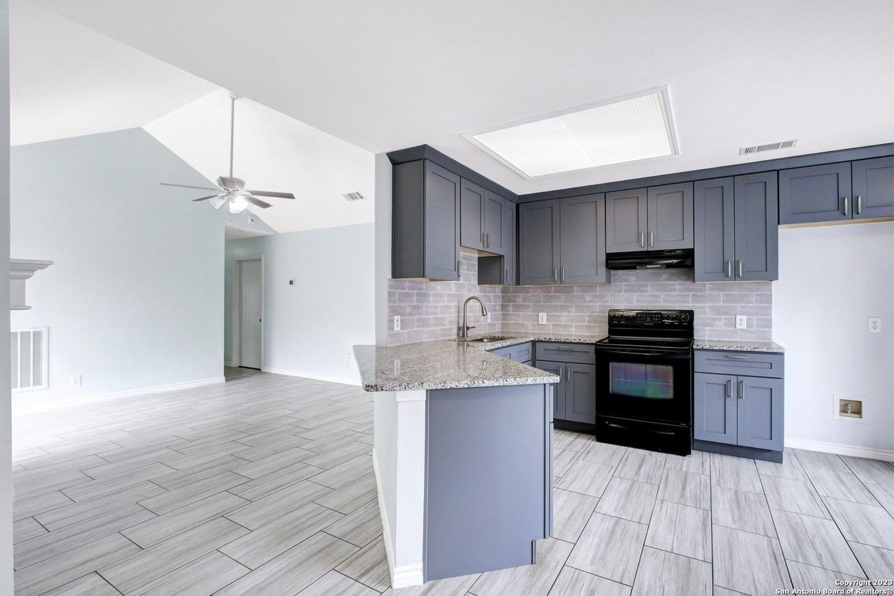 5531 Ivanhoe St - Photo 5 of 27