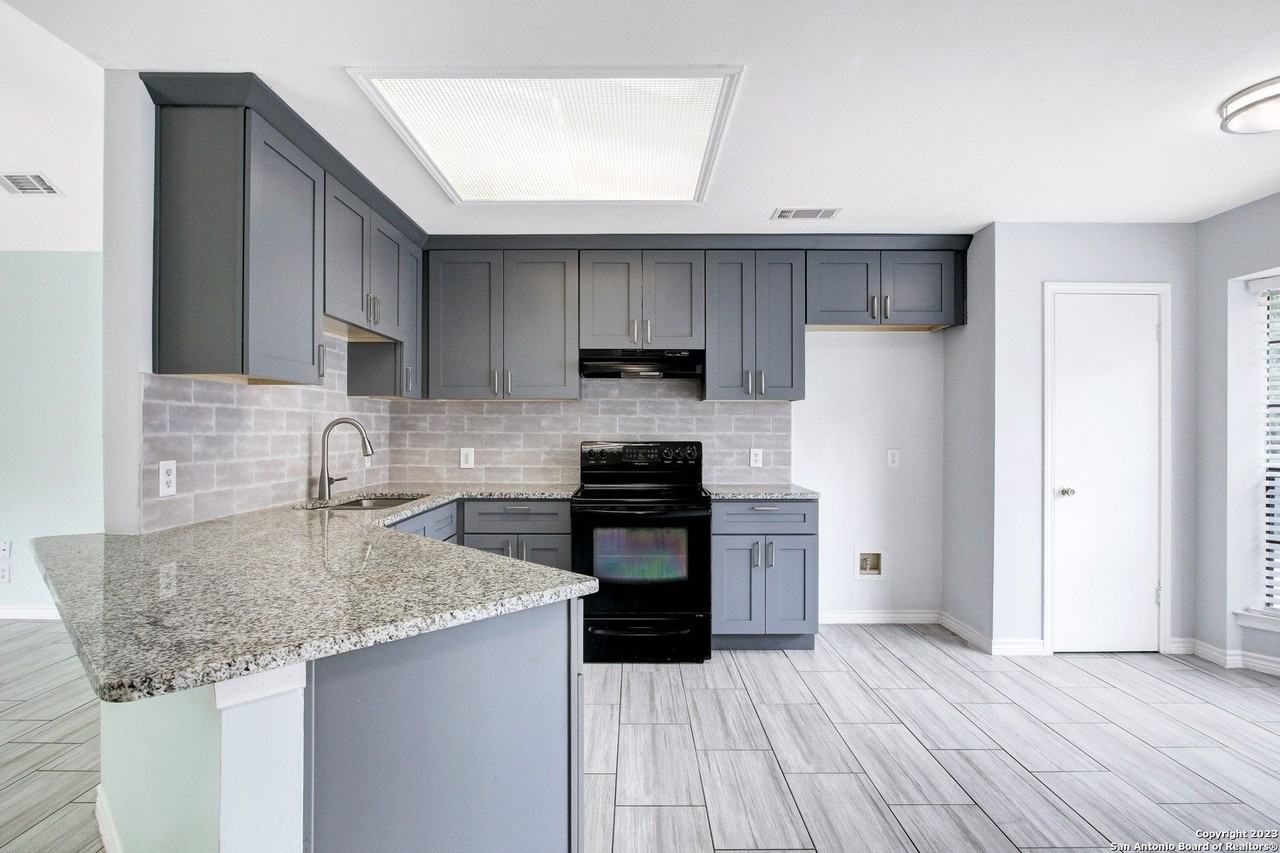 5531 Ivanhoe St - Photo 6 of 27