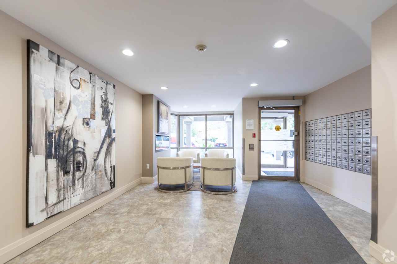 Highview Glen - Photo 2 of 5