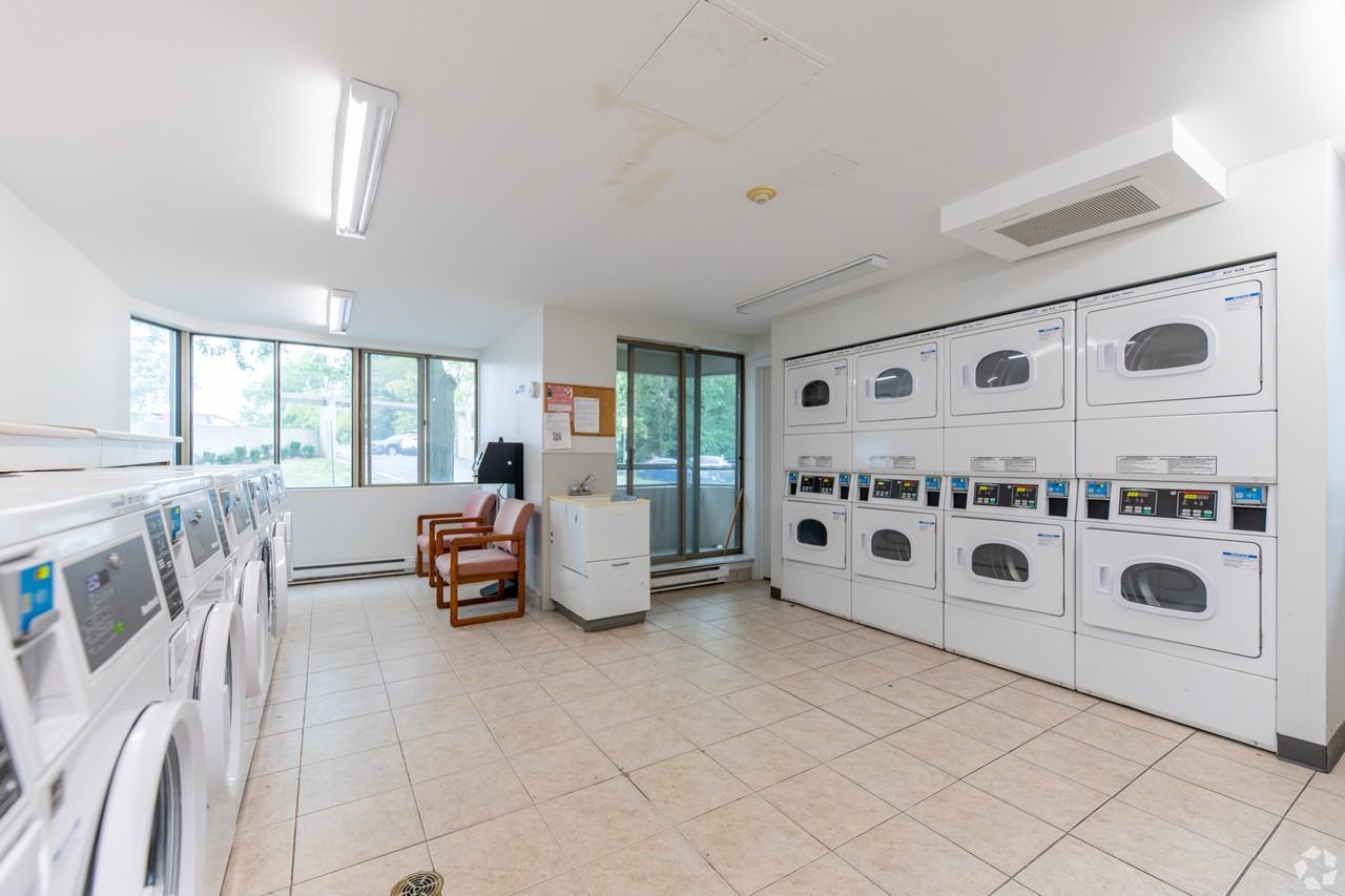 Highview Glen - Photo 3 of 5