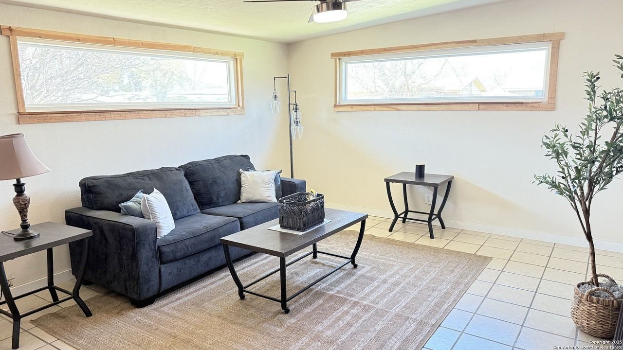 4227 Eisenhauer Rd - Photo 7 of 19