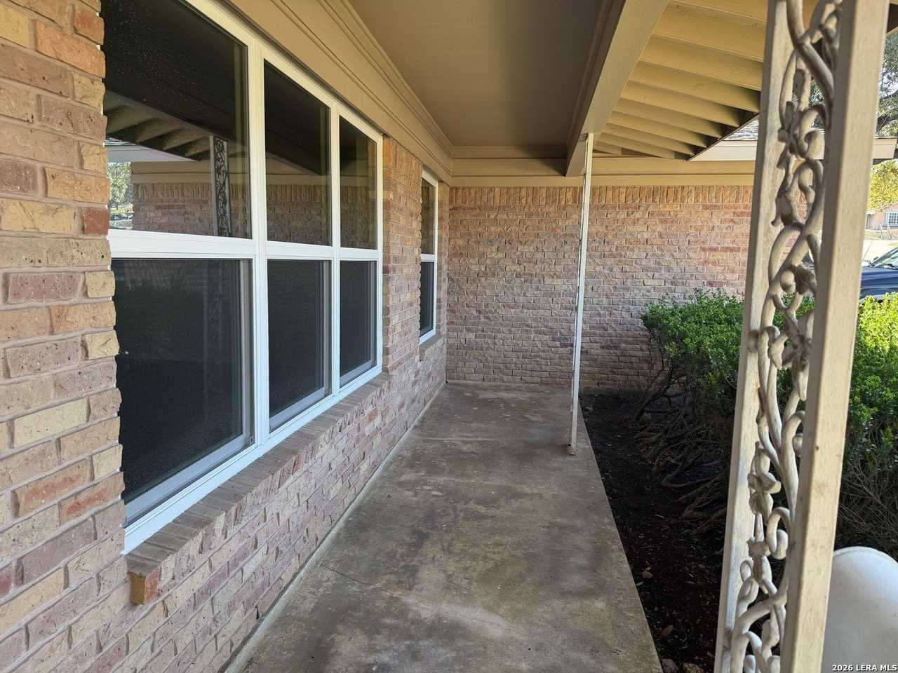 110 Northaven Dr - Photo 2 of 21