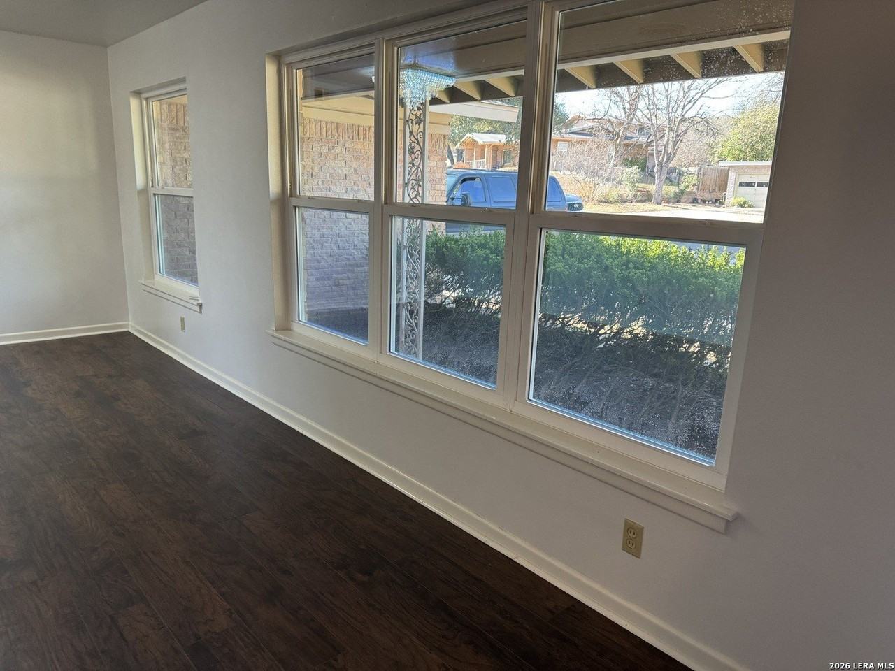 110 Northaven Dr - Photo 4 of 21