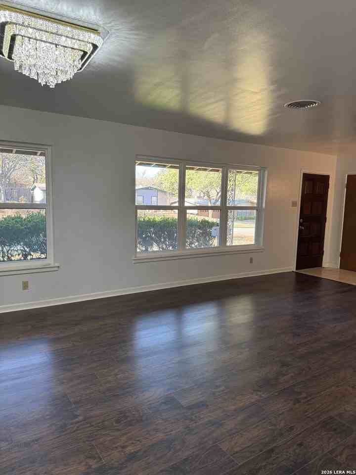 110 Northaven Dr - Photo 5 of 21