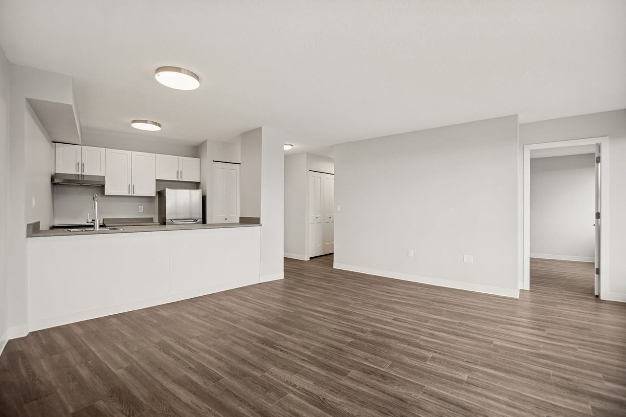 International Plaza - Photo 4 of 50