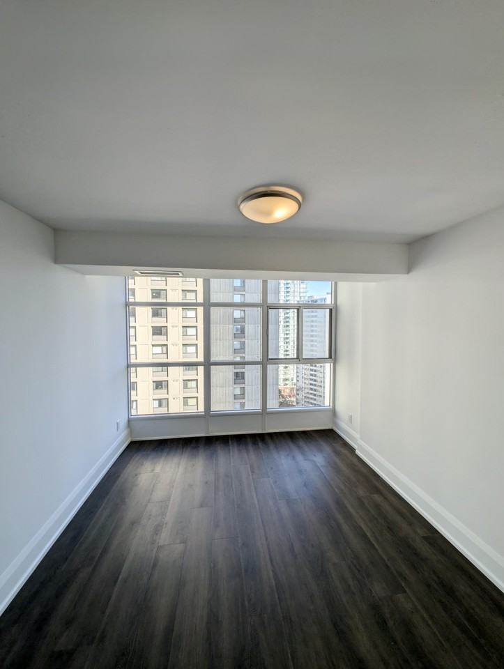 55 Charles St W - Photo 6 of 50