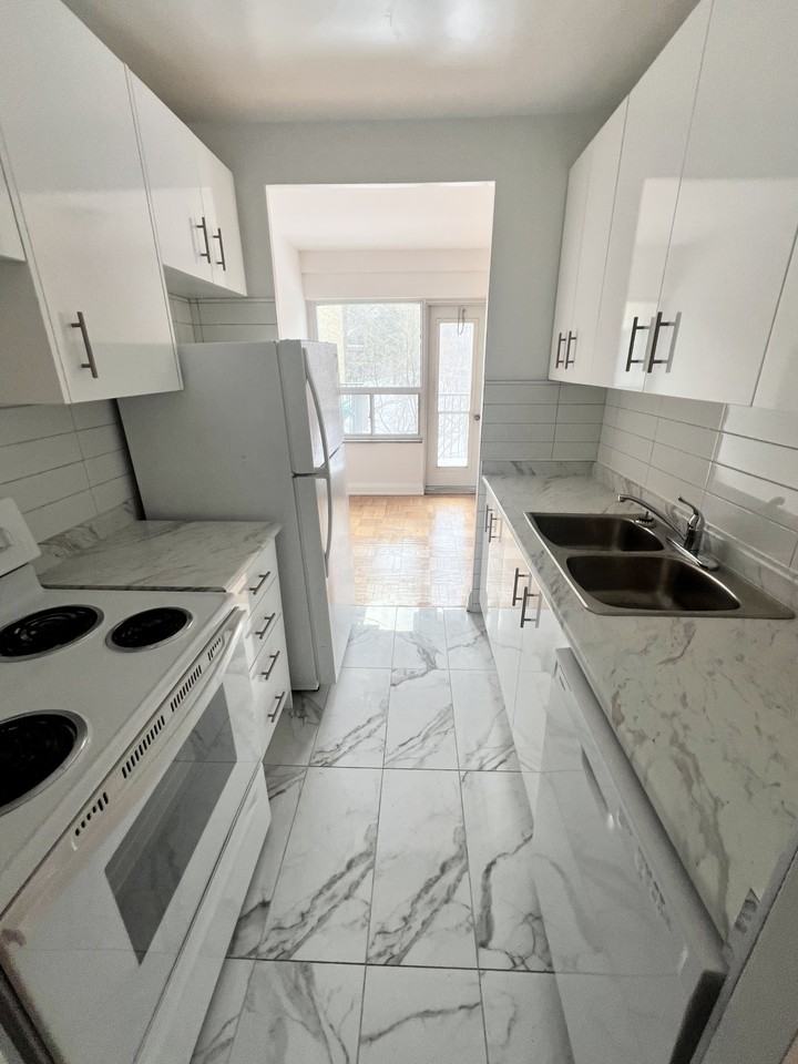 Valleyview at 1603 Bathurst Street - Photo 2 of 50