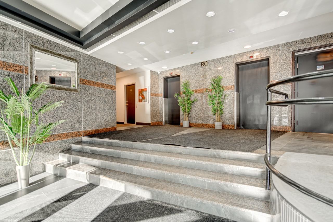 ROYAL-URBAIN - Photo 2 of 34