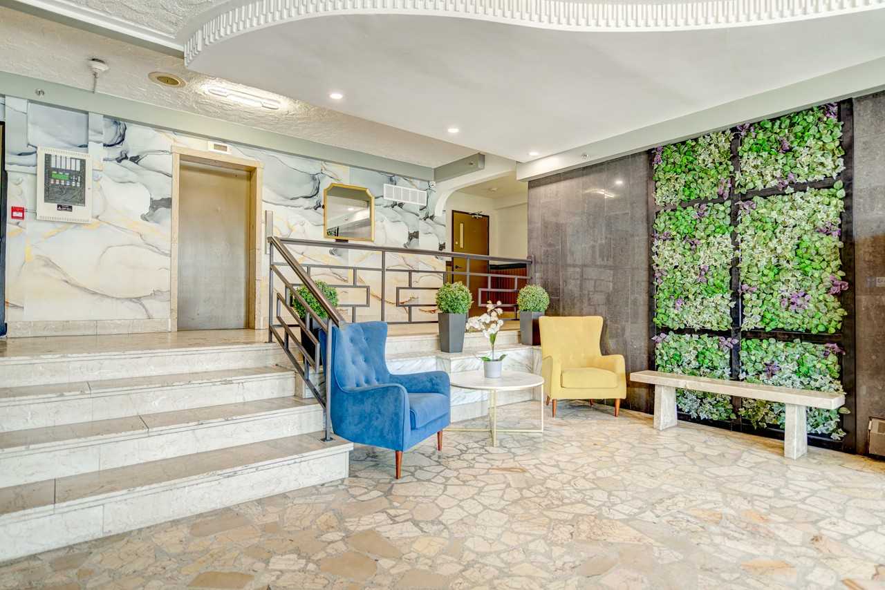 300 Boul De La Côte-Vertu — photo 3