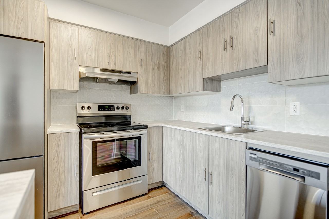 300 Boul De La Côte-Vertu — photo 1