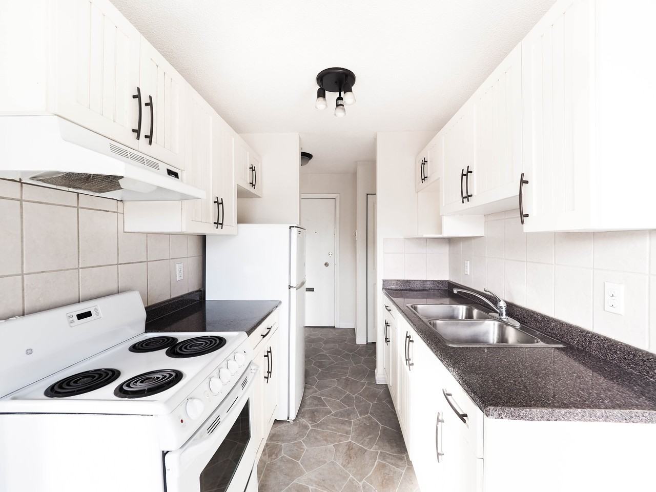 Marguerite Manor - Photo 5 of 8