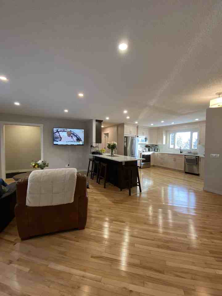 811 Maidstone Drive NE - Photo 5 of 14