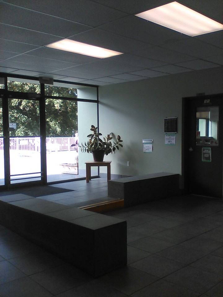 1147 Quadra St - Photo 3 of 9